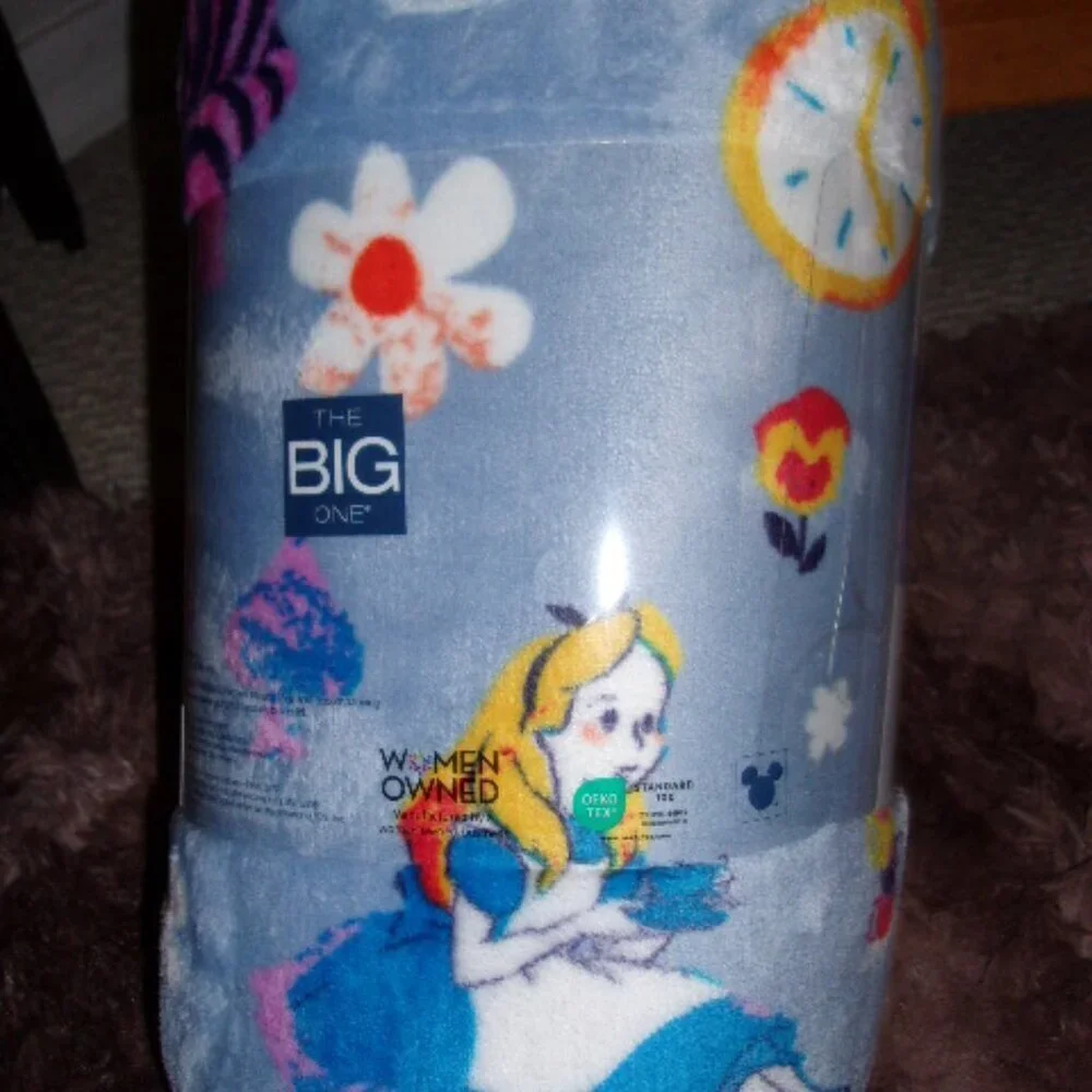 Disney's Alice in Wonderland The Big One Throw Blanket New 5 ft x 6 ft